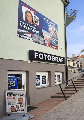 Fotograf Zdjecia do paszportu i dowodu obok urzędu miasta Ostrowiec Świętokrzyski